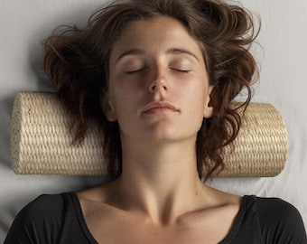 Handgemachtes Kissen aus Stroh: Boho Kissen für Yoga & Entspannung – Naturmaterialien