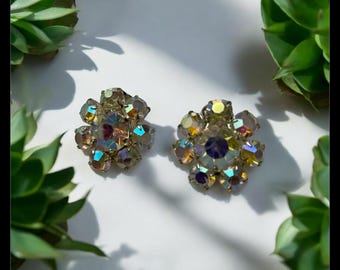 Pendientes vintage con clip de cristal de la aurora boreal: estilo racimo de flores de los años 50