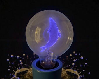 Lámpara divertida de delfín Lámpara de mesa retro decorativa Lámpara de cerámica azul con bombilla de delfín Figura de delfín Lámpara de cerámica de estilo náutico azul