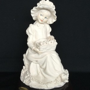 Italienische Porzellanfigur Mädchen mit Küken Guiseppe Armani Figur aus Biskuitporzellan Vintage Sammlerstück Vtg Tischdeko Granny Chic Deko
