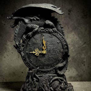 Reloj gótico de dragón, reloj de mesa con escultura mística de fantasía con motivos de ruinas, arte de dragón, reloj gótico asiático, reloj de dragón de diseño steampunk