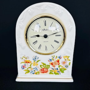 Romantic table clock made of porcelain from the British brand Aynsel Vintage porcelain clock Romantic decoration Vtg table clock with floral pattern