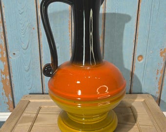 Bunter 70er Jahre Krug aus ofenfestem Keramik Boho-Style Deko Keramikkrug Orange gelb schwarzer Weinkrug 70s Vintage Krug Sommergeschirr