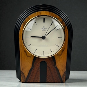Junghans tafelklok in art-decostijl | Radiogestuurde tafelklok uit de jaren 90 | Neo-bauhaus schoorsteenklok | Designobject uit het midden van de 20e eeuw