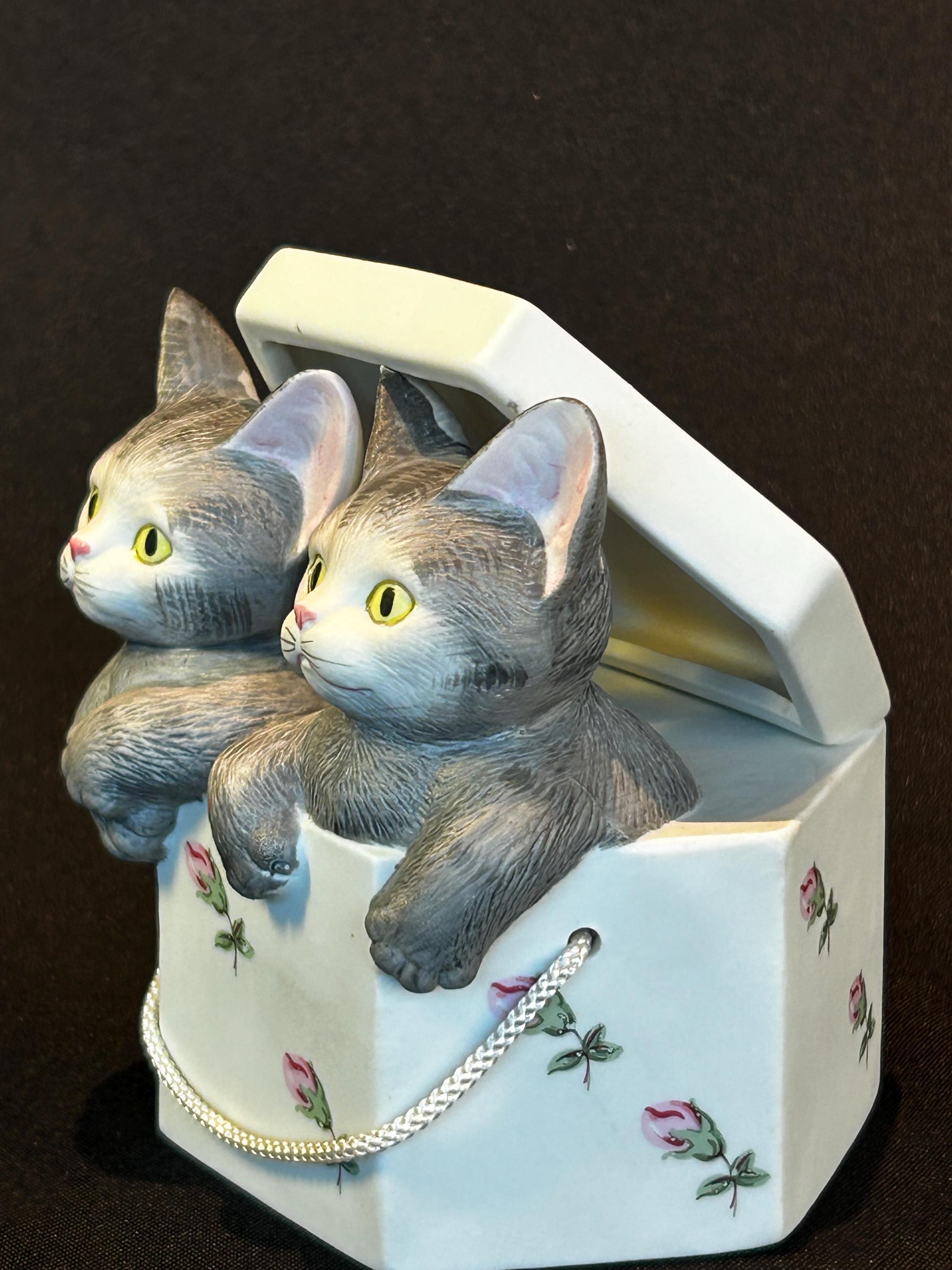 生意気な陶器の子猫のオルゴール、コレクター向けのヴィンテージ猫の 