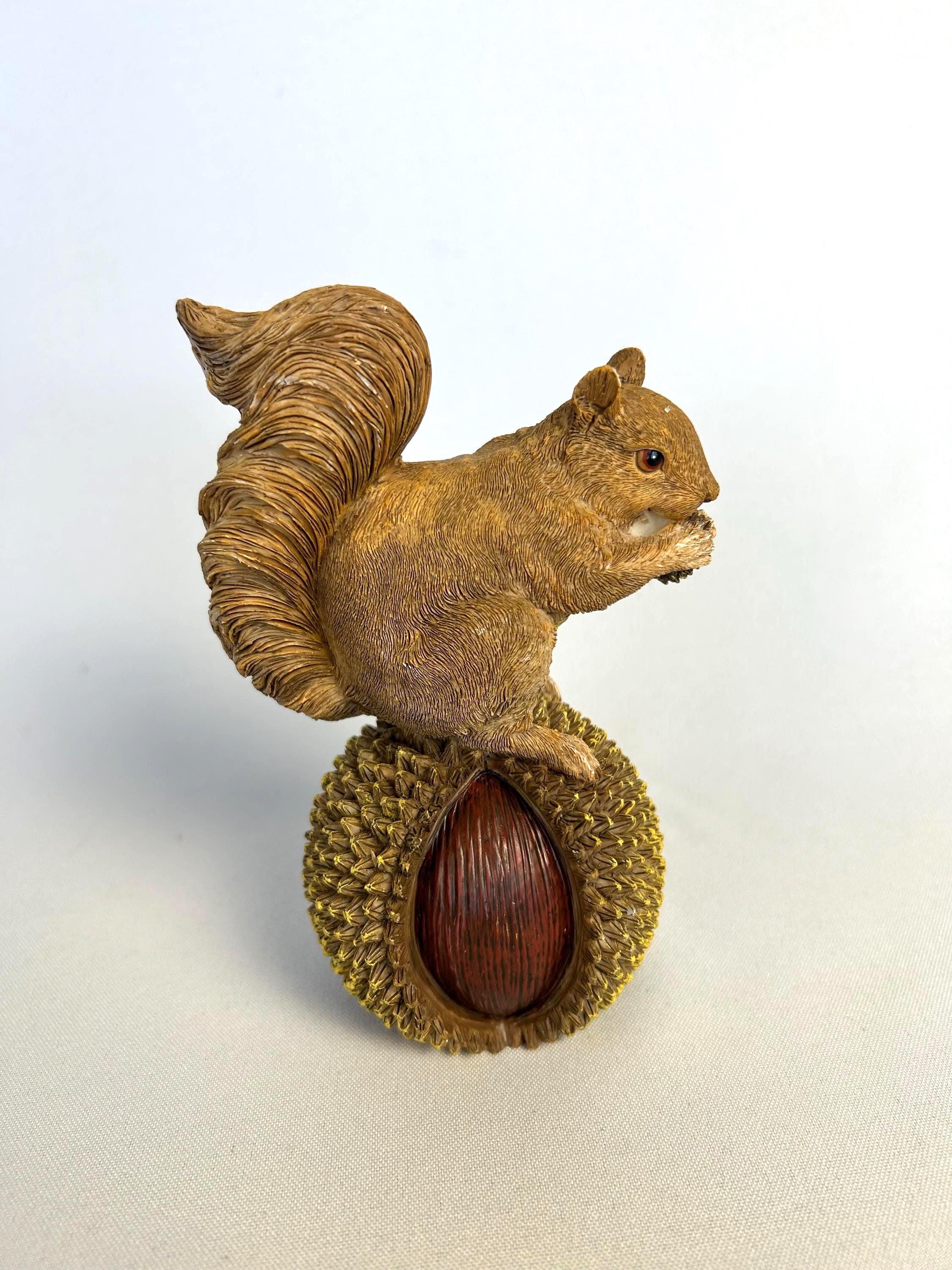 石膏で作られたかわいいリスの置物クリスマスの飾り石膏の置物リスの