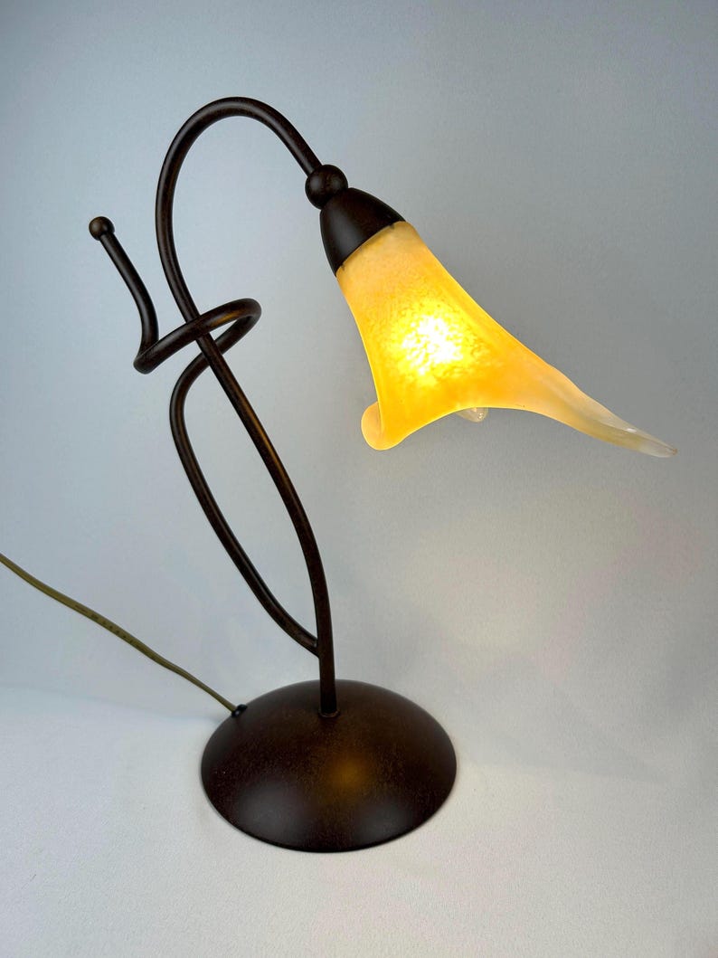 Art Deco table lamp, modern flower lamp with brass base, European Art Nouveau home decor, mid-century inspired lamp Art déco