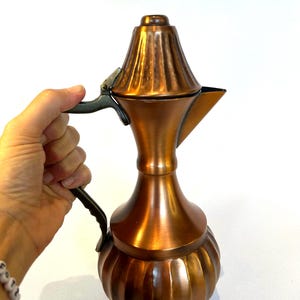 Oriental copper jug | Elegant Dallah pitcher with hinged lid | Boho style kitchen decoration, copper decor, mid-century copper jug