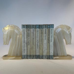 Noble bookends made of onyx marble horses chess piece horse bookend marble decoration bookshelf support marble horse bookend Hollywood Regency