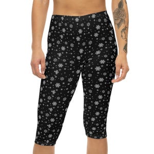 Snowflake Pattern Capri Leggings | Womens Yoga Workout Athletic Stretch Pants