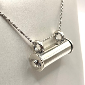 Öffnen Sie Mezuzah Anhänger, moderne Silber Mezuzah Anhänger, moderne Mezuzah Halskette, jüdische Mezuzah Medaillon, traditionelle moderne Mezuzah Anhänger.