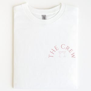 JGA T Shirt, Junggesellinnenabschied Shirt, The Bride Shirt, Brustprint, Team, Braut Shirt mit Name, JGA Frauen, Gruppen T Shirt, Hochzeit imagem 2