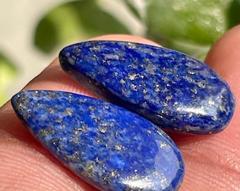 Handgemaakt paar lapis lazuli cabochons: diepblauwe edelstenen voor oorbellen