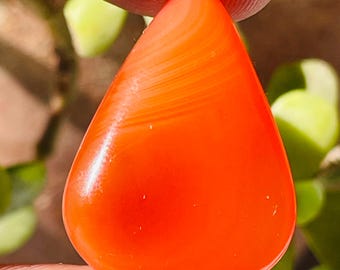 Piedra de ónix rojo cornalina natural / Cabujón de ágata pulida para anillos / 30*22*6 MM 38CT.