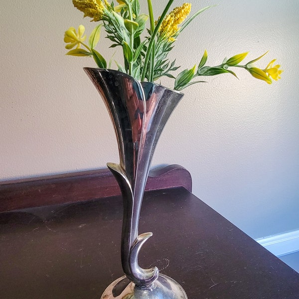 Antique Fluted Decorative Silver Bud Base