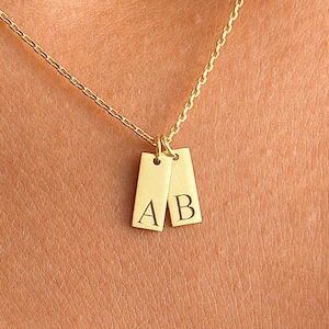 Collar con etiqueta de barra personalizada de oro de 14 quilates, collar con etiqueta con inicial pequeña, collar con colgante de letra grabada, collar con múltiples iniciales, regalo de Navidad