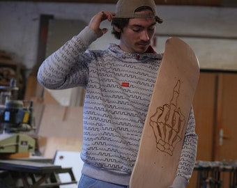 Tabla de skate hecha a mano, gráficos personalizados grabados con láser, tabla de madera de arce canadiense de 7 capas para monopatín