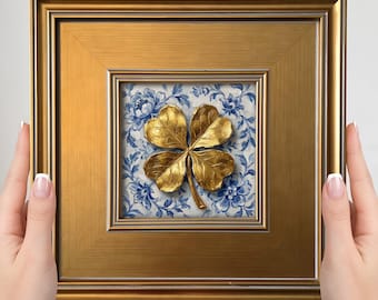 Mini-Gemälde „Glücksklee“ – Kleines gerahmtes Wandbild, Dekoration im Landhausstil im Chinoiserie-Stil