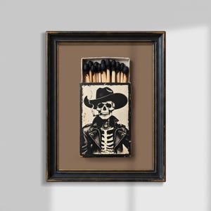 Cowboy Streichholzbuch Druck mit rauchendem Skelett - Western Gothic Wandkunst, Maskulines Dark Academia Dekor, Neutrale Südwestern Halloween Dekoration