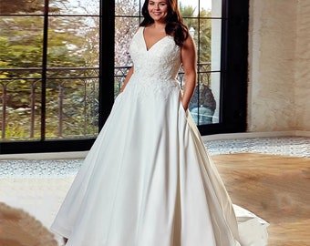 Bridal Wedding Dress Custom Size Made to order Plus Size Wedding Dress Classic A-Line Lace Appliques Train V-Neck Sleeveless