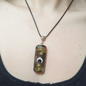 Orgonite ciondolo Luna Rovesciata Orgone collana Labradorite Tormalina spirale chakra amuleto reiki energia protezione EMF gioielli wicca