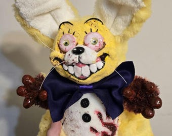 Bambola di peluche con viso in argilla OOAK ispirata a FNAF - coniglio giallo Spring Bonnie