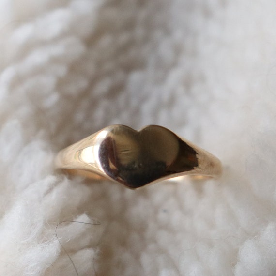 Vintage 9ct yellow gold heart signet ring - image 1
