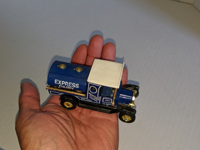Vintage MATCHBOX Toy Car Express Dairy 1970s Made in England Antique Metal Car Model Models of Yesteryear
