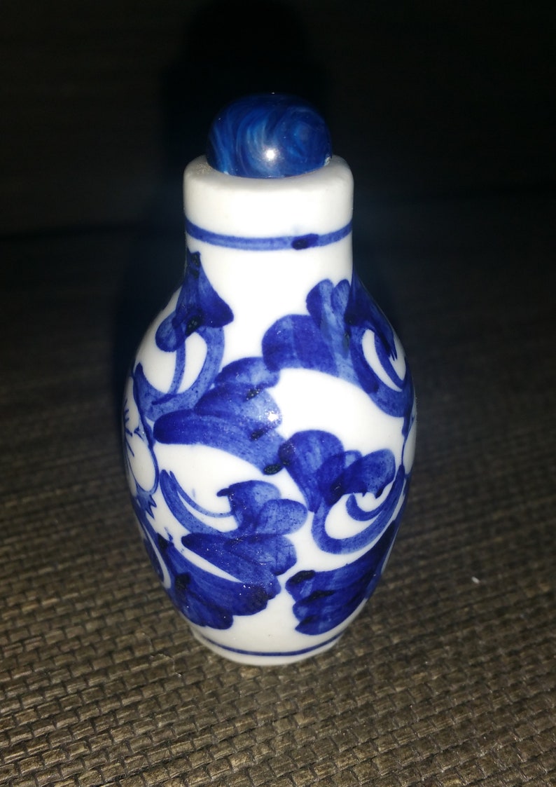 Chinese collectible Hand drawn Blue And White Porcelain Flower snuff Bottle big