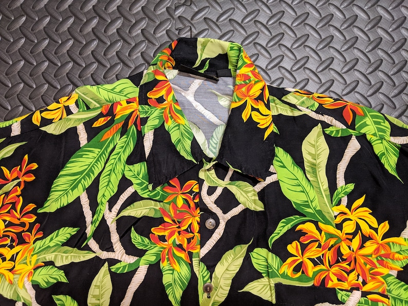 100/% Rayon Size Large. Vintage 1950s Aloha Print Men/'s Hawaiian Autumn Gold Island Floral