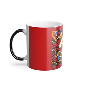 Mugg med livfulla färger som förvandlas till hammare och skära - Sovjetisk designkonst bild 3