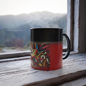 Mugg med livfulla färger som förvandlas till hammare och skära - Sovjetisk designkonst bild 8