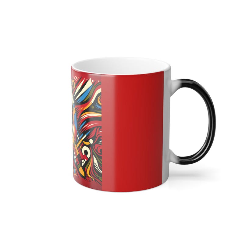 Mugg med livfulla färger som förvandlas till hammare och skära - Sovjetisk designkonst bild 4