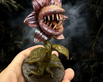 Weird Horror Monster Figurine, Creepy Art Toy for Gamers, Christmas Gift for Boyfriend, DnD or Critical Role Desk Decor, Bookshelf Creature