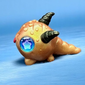 Miniature Dragon Figurine – Creepy Cute Fantasy Figurine, Handmade Polymer Clay Monster Toy, Whimsical Fairy Garden Decor, Unique Gift Idea
