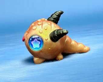 Figura de dragón en miniatura: una figura de fantasía espeluznante y adorable, juguete de monstruo de arcilla polimérica hecho a mano, decoración caprichosa para jardín de hadas, una idea de regalo única.