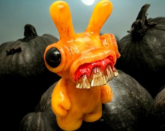 Creepy Toothy Monster Figurine, Weird Cute Art Toy, Polymer Clay Sculpture, Horror Gift, Collectible Decor, Desk Buddy, Gift for Dentis