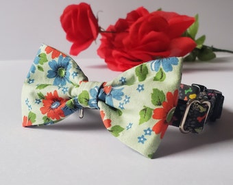 Small Green Pet Bow featuring Vibrant Blue and Red Flowers - Puppy Accessory