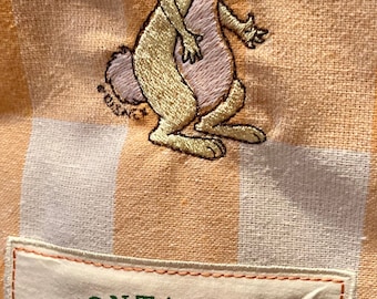 Paño de cocina/manualidades/té con el oso y conejo de Winnie the Pooh de Disney - Carrot Patch. Decoración para el hogar.