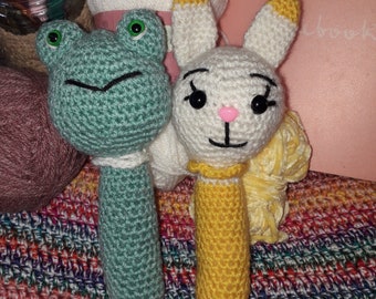 Hochet peluche Lapin ou Grenouille fait à la main au crochet