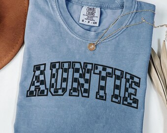 Retro Checkered Auntie T-Shirt: Comfort Colors, Trendy Aunt Gift