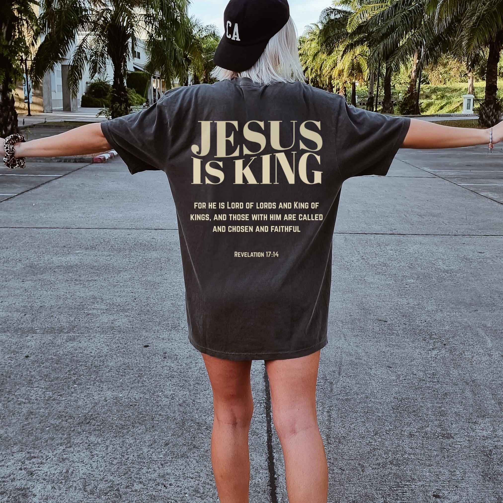 Comfort Colors Jesus is King Christian T-shirt: Oversized Trendy 