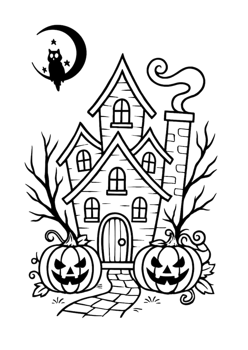 Pu&ograve; includere: Illustrazione in bianco e nero di una casa infestata con camino, finestre e porta d'ingresso. Due zucche intagliate sono poste davanti alla casa. Un gufo &egrave; appollaiato su una luna crescente in alto a sinistra.