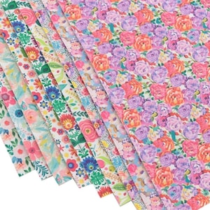 Peut inclure: Un ensemble de huit feuilles de simili cuir à motifs floraux dans différentes couleurs, notamment rose, bleu, vert et jaune. Les motifs présentent différents motifs floraux, tels que des roses, des marguerites et des feuilles.