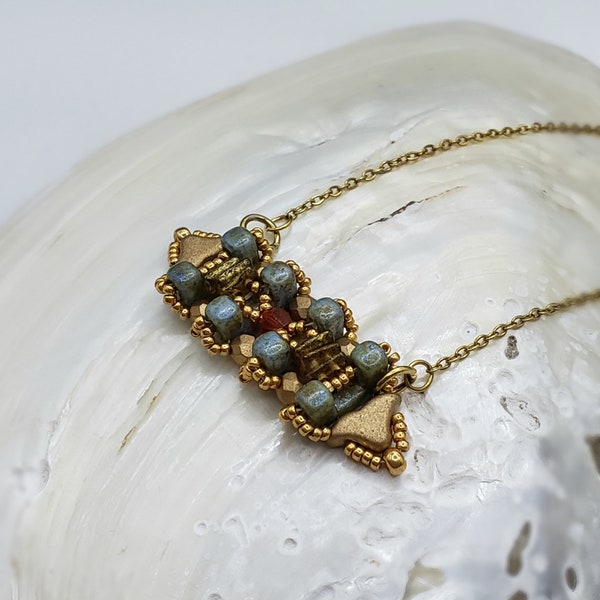 Collier pendentif cousu main de style baroque romantique pour femme, cadeau collier de perles pour femme, style vintage, fabriqué en Israël et expédié depuis Israël