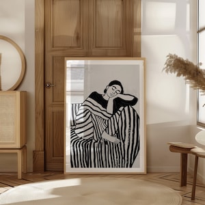 以下が含まれることがあります： 縞模様のソファに座って腕に頭を乗せている人の白黒のイラスト。その人は縞模様のシャツとズボンを着用しています。