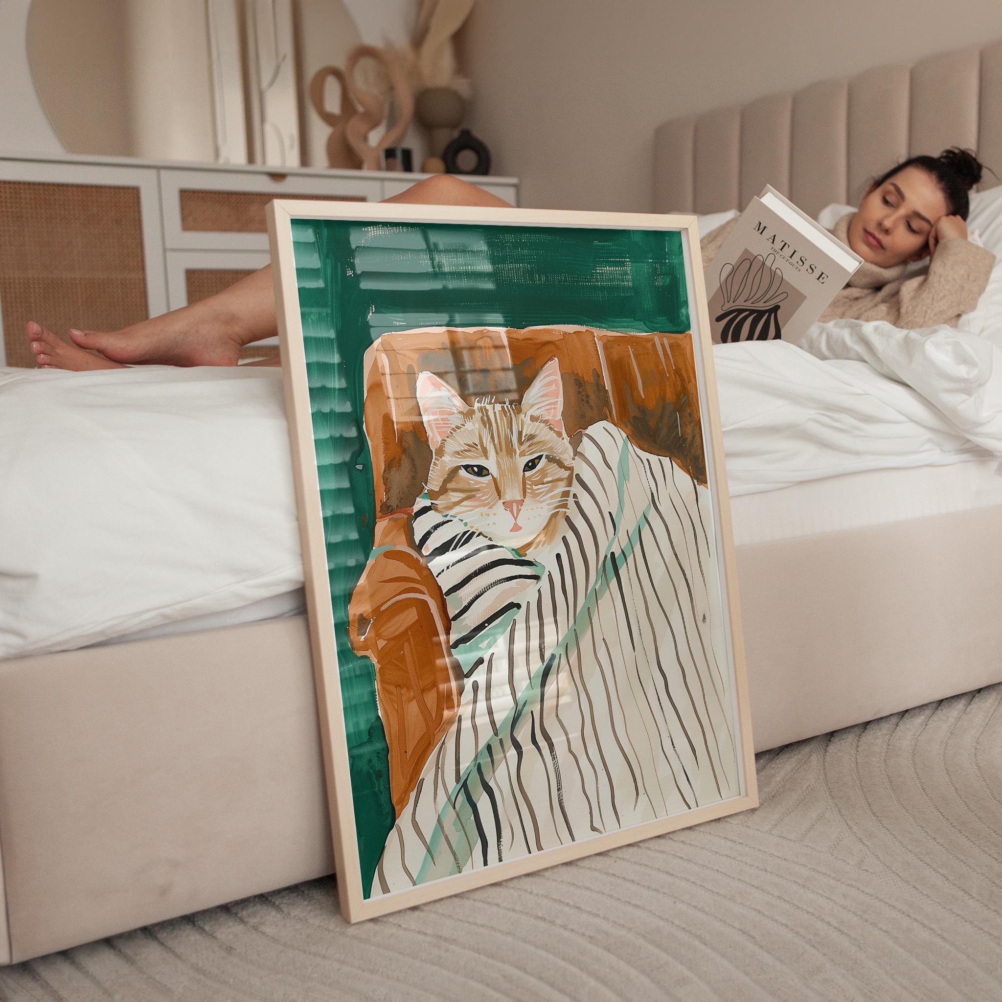 居心地の良いトラ猫のアートプリント：ストライプ柄の毛布のイラスト