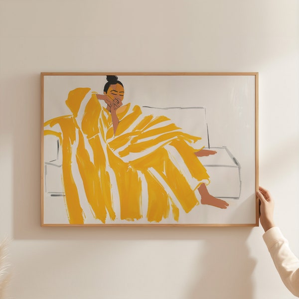 Lámina artística de manta a rayas amarillas: Mujer contemporánea en un sofá (Descarga digital)