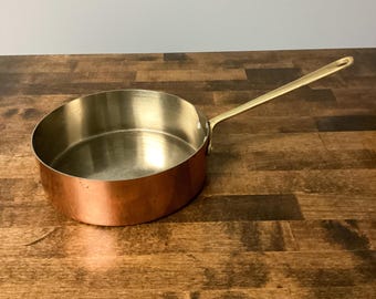 Vintage Copper Sauté Pan with Brass Handle for Farmhouse Kitchen Decor