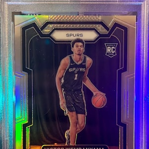 Victor Wembanyama Mystery Hot Pack - PSA 10 Graded Karte mit anderen NBA Hall of Famers, Rookies, Autos!